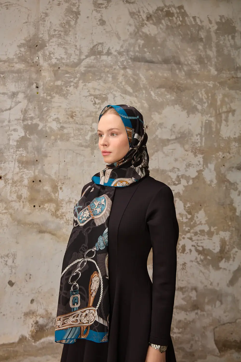 REVESİLK AND MORE /  Nana Şal Siyah